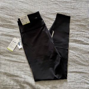 BNWT - Old Navy high-rise leggings with reflective trim